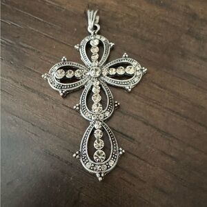 Elegant Silver Cross Pendant
